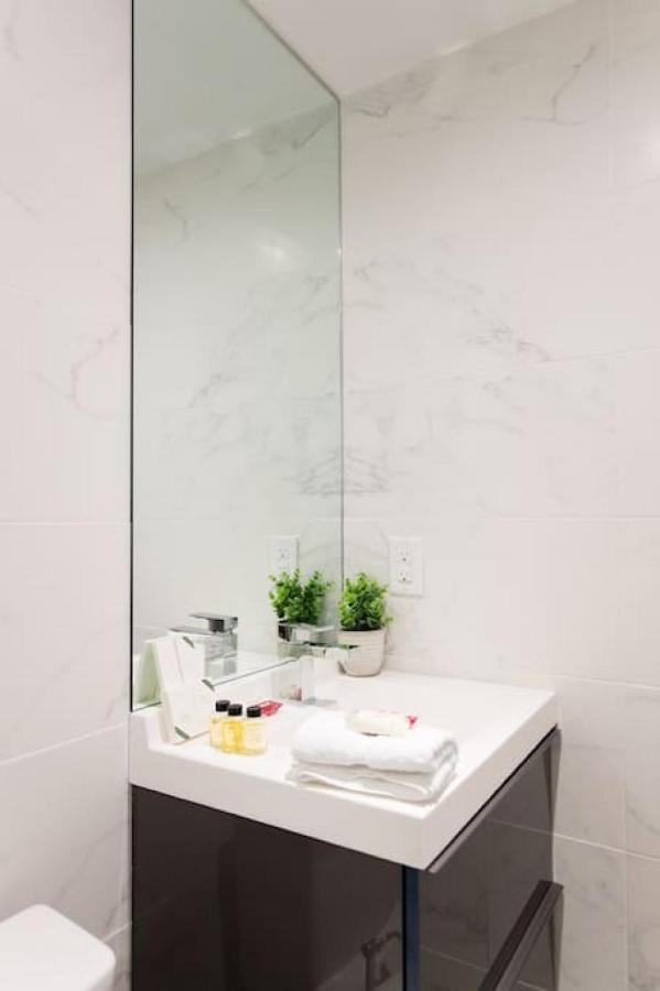 Palms Little Italy Studio With Full Bathroom By Denstays Montréal Eksteriør bilde
